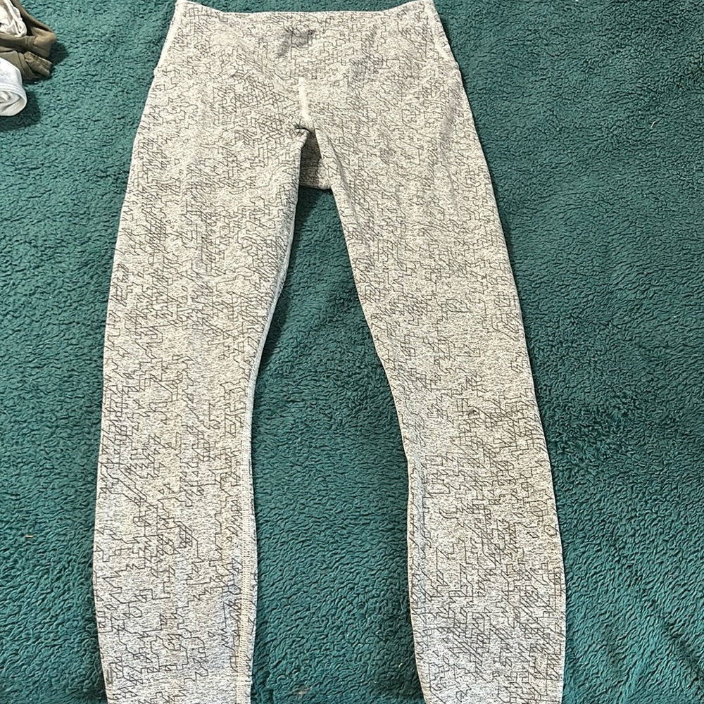 Like new No Bull High rise cropped leggings. size S